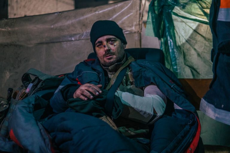 Военный эксперт назвал возможные сценарии эвакуации раненых военных с завода «Азовсталь»
