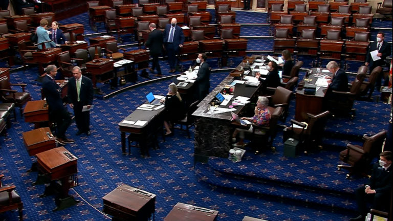 Сенат Конгресса США окончательно принял закон о предоставлении 40 млрд долларов помощи Украине