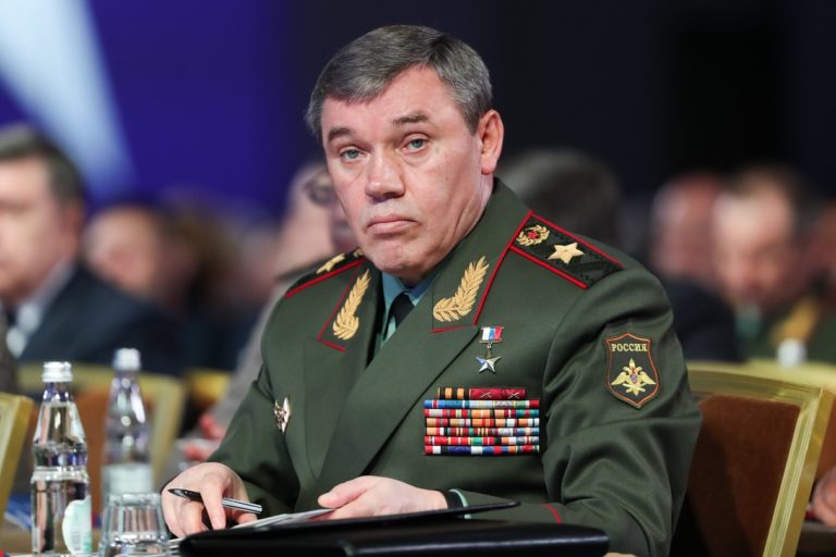 NYT: Начальник Генштаба РФ Герасимов тайно приезжал на фронт