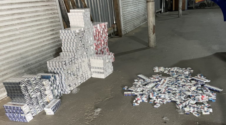 Дальнобойщик пытался контрабандой ввести в Румынию 7500 пачек сигарет, купленных на заправках