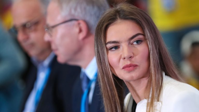 ЕС ввел санкции против Алины Кабаевой и основателя «Яндекса»