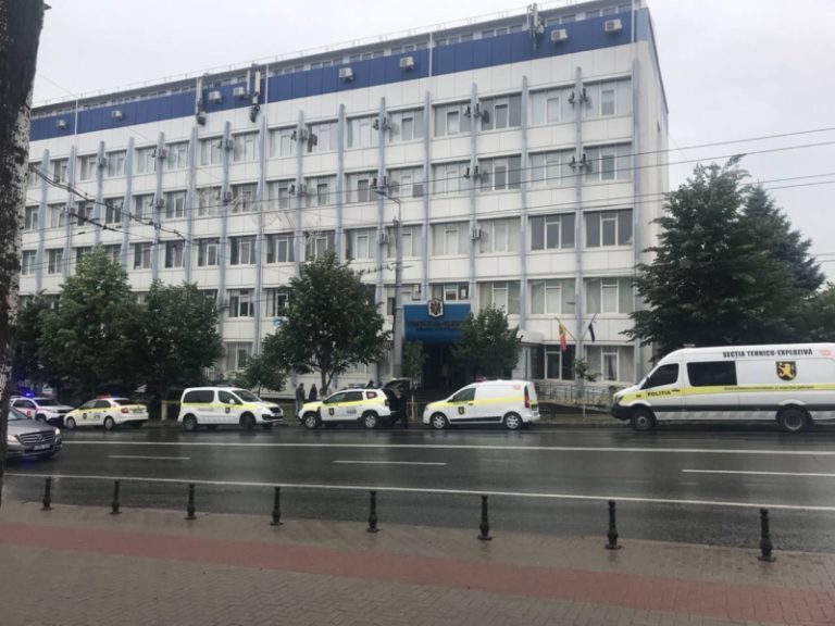 (UPDATE) Из-за ложного звонка о бомбе в суде Буюкан возбудили уголовного дело