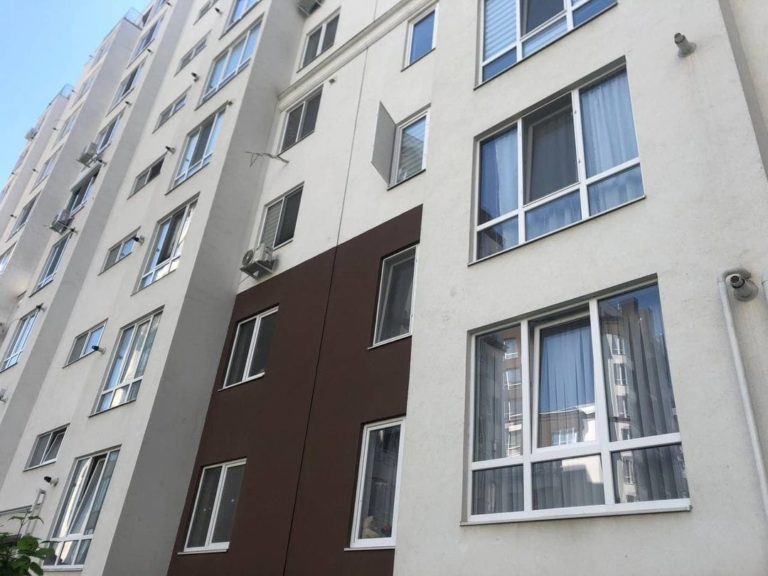 В Кишиневе на Буюканах из окна выпал двухлетний мальчик: его срочно доставили в больницу