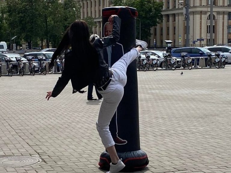 В Москве появилась боксерская груша с изображением Байдена