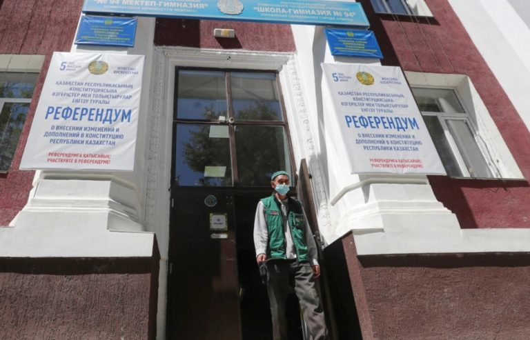 В Казахстане начался референдум по поправкам в Конституцию