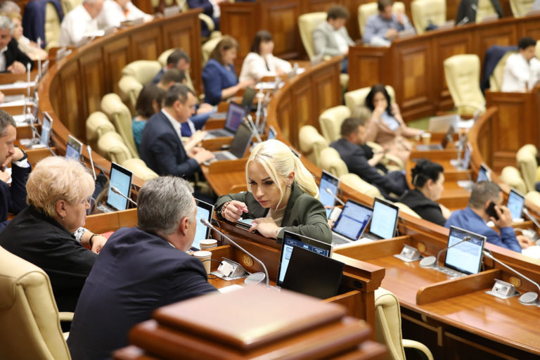 Парламент создал вторую спецкомиссию: она будет регулировать рынок нефтепродуктов