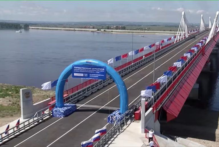 Первый автомобильный мост между Россией и Китаем открыли в Благовещенске
