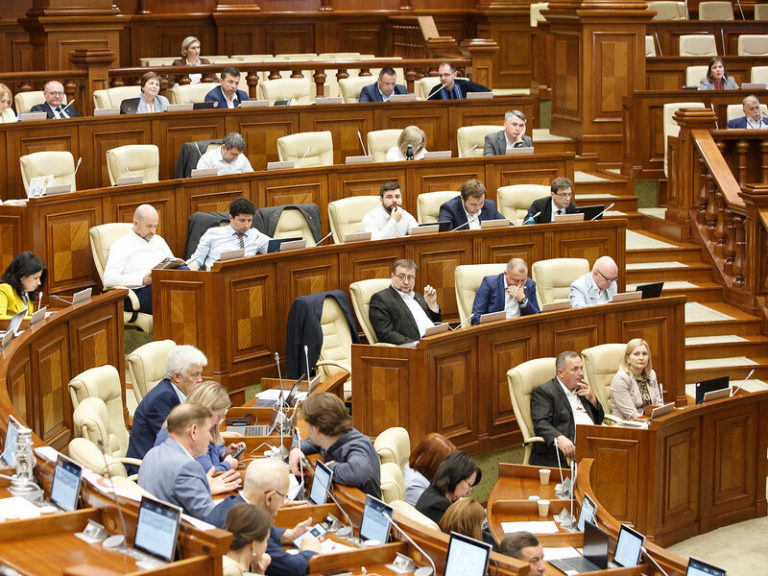 Парламент ратифицировал макрофинансовую помощь ЕС в размере 150 млн евро для Молдовы
