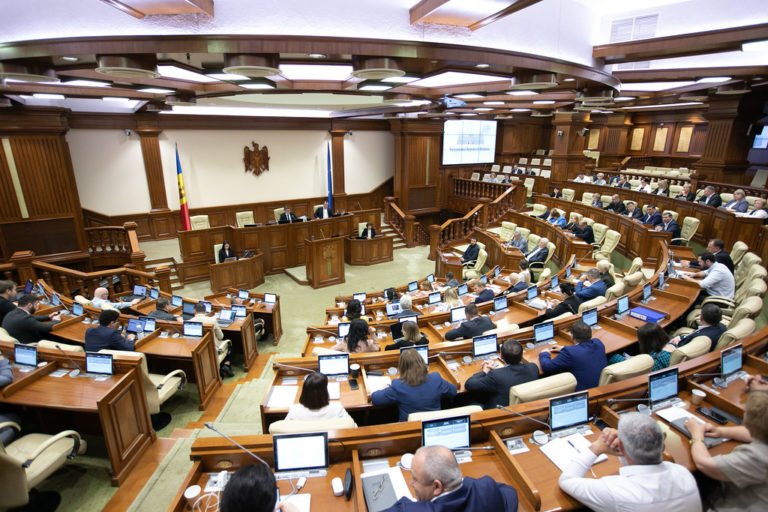 Парламент Молдовы принял окончательно законопроект о борьбе с дезинформацией