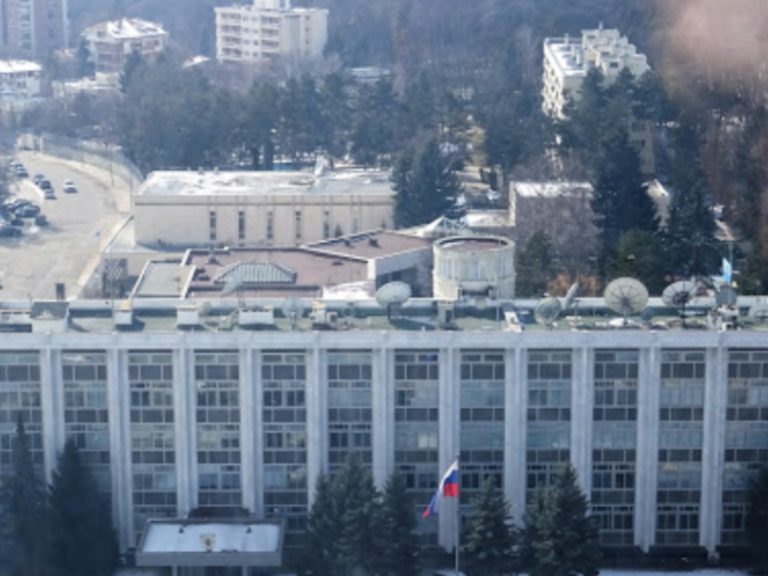 Болгария высылает 70 дипломатов и технический персонал посольства РФ