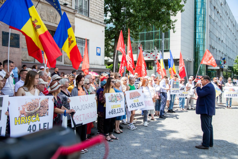 Партия социалистов провела протест у Министерства финансов