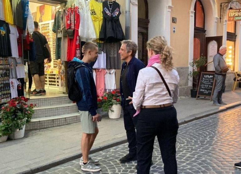 Голливудский актёр Бен Стиллер приехал в украинские города Макаров и Ирпень