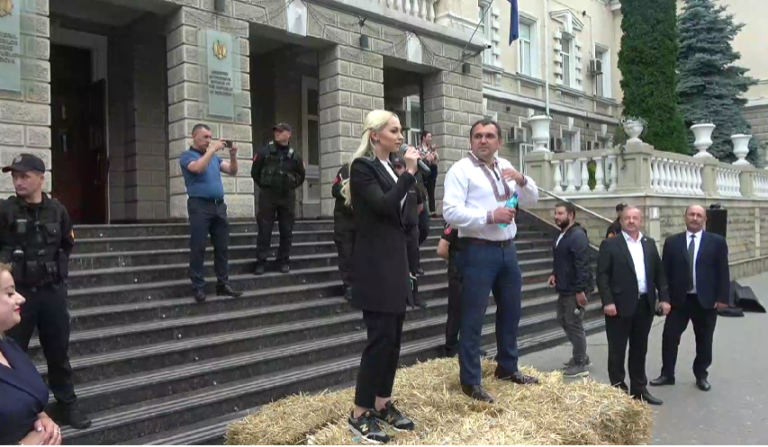 Депутатку Таубер снова перевели под домашний арест