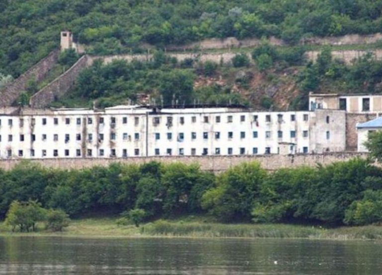 В тюрьме №17 в Резине произошла драка между двумя пожизненными заключенными. Один из них находится в реанимации