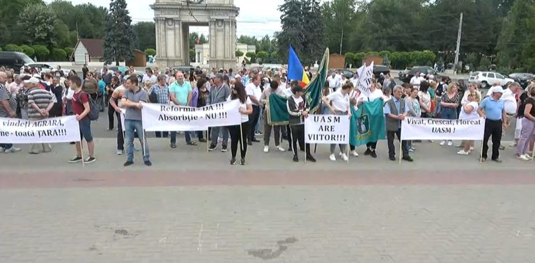 (LIVE) Протест перед зданием Правительства против реформы высшего образования