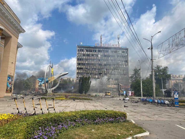ФОТО ДНЯ: Результат удара российских ракет по центру Винницы