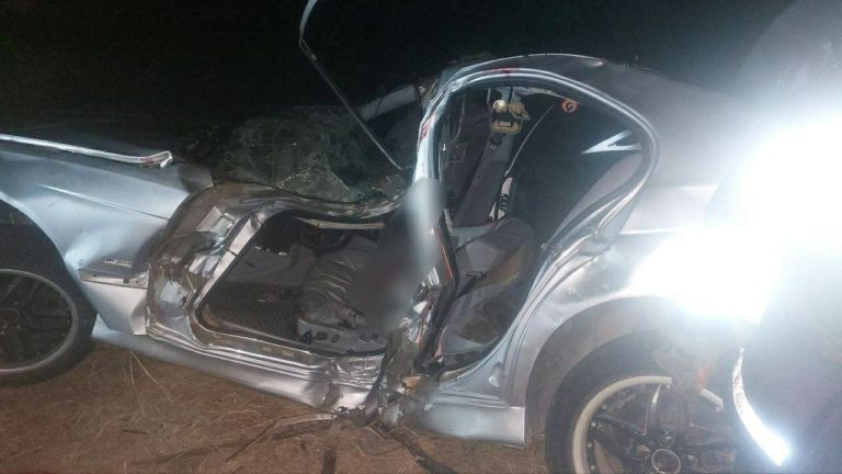 (Фото) ДТП в Фалештах: автомобиль с четырьмя юношами и девушкой слетел с дороги