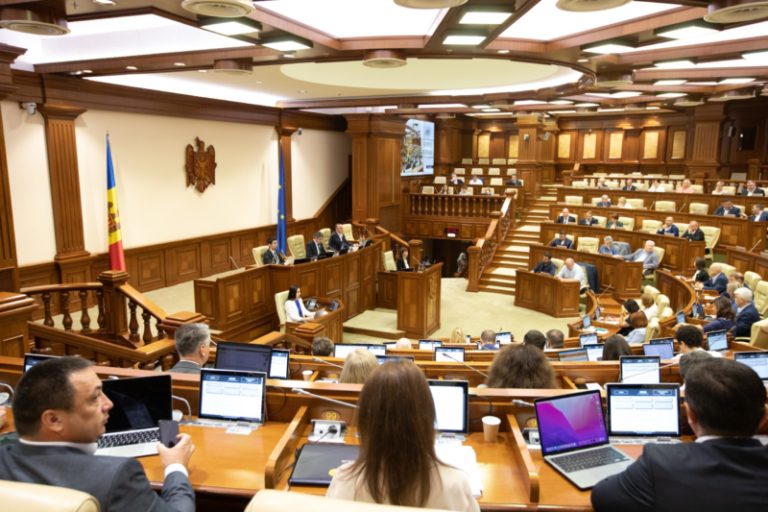 Promo-LEX: На последнем заседании Парламента 58% проектов не соответствовали требованиям прозрачности принятия решений