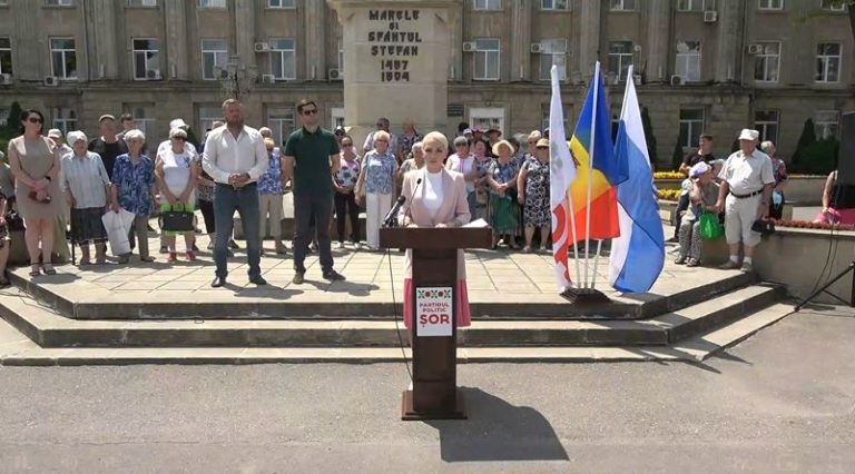 Марина Таубер на митинге в Бельцах снова требует отставки примара Григоришина
