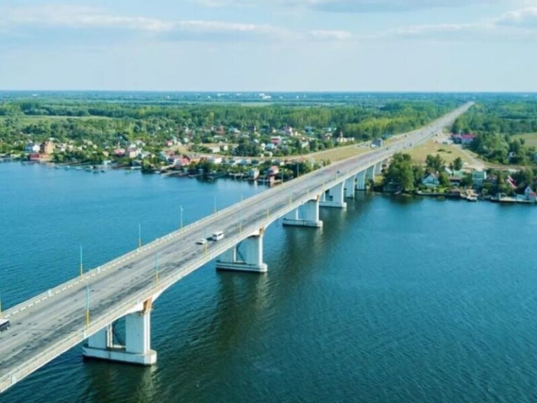 Британская разведка: российская армия ставит отражатели у мостов в Херсоне, чтобы скрыть их от радаров