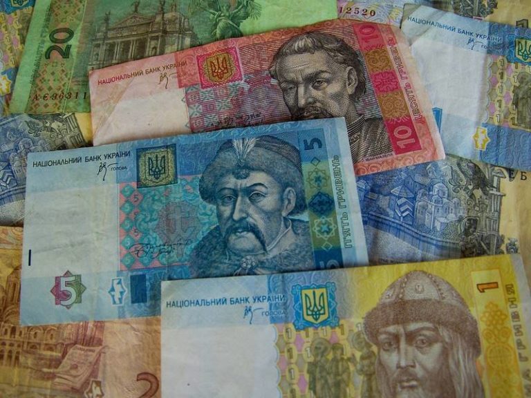 Нацбанк Украины девальвировал гривну