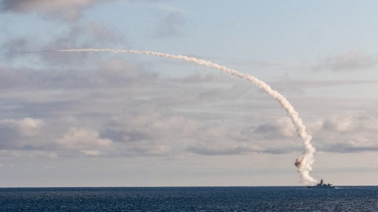В Черном море стало меньше российских десантных кораблей