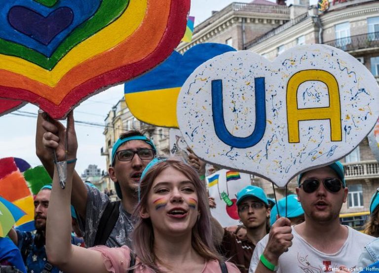 Зеленский рассмотрит петицию о легализации однополых браков в Украине