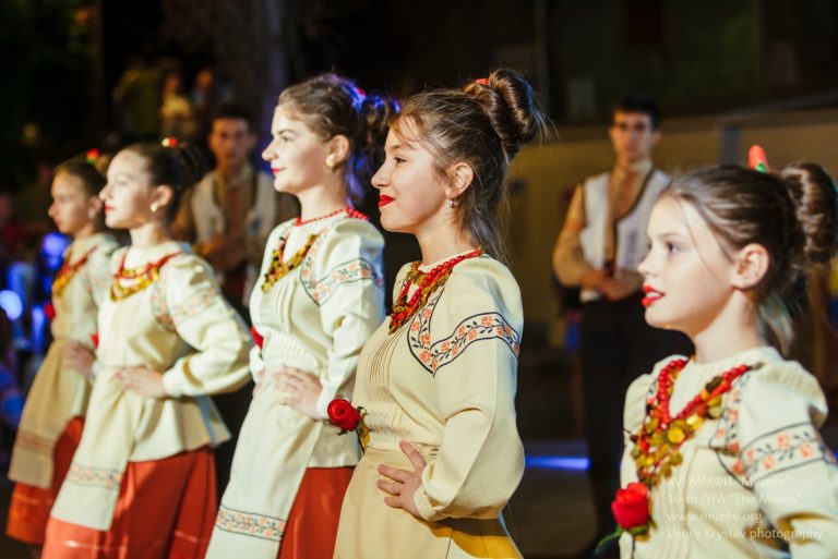 (КРАСИВЫЕ ФОТО) Ансамбль Yildizlar из Вулканешт победил в самом большом молодёжном фестивале в Восточной Европе