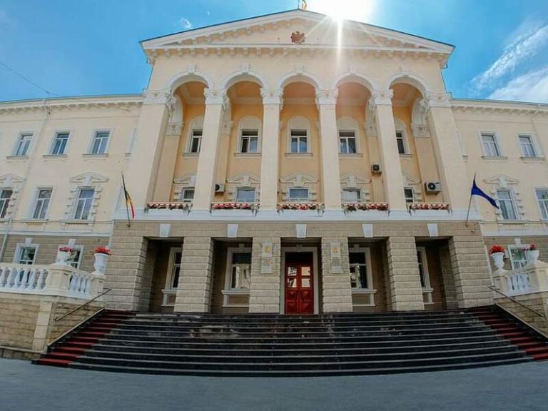 В Молдове ужесточили наказание за оскорбление и неповиновение полиции