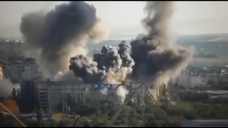 (Видео) Два крупнейших университета Николаева разрушены после российского обстрела сегодня утром