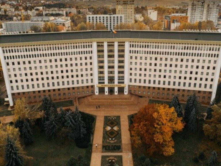 Сколько потратили молдавские депутаты на поездки за рубеж в третьем квартале этого года