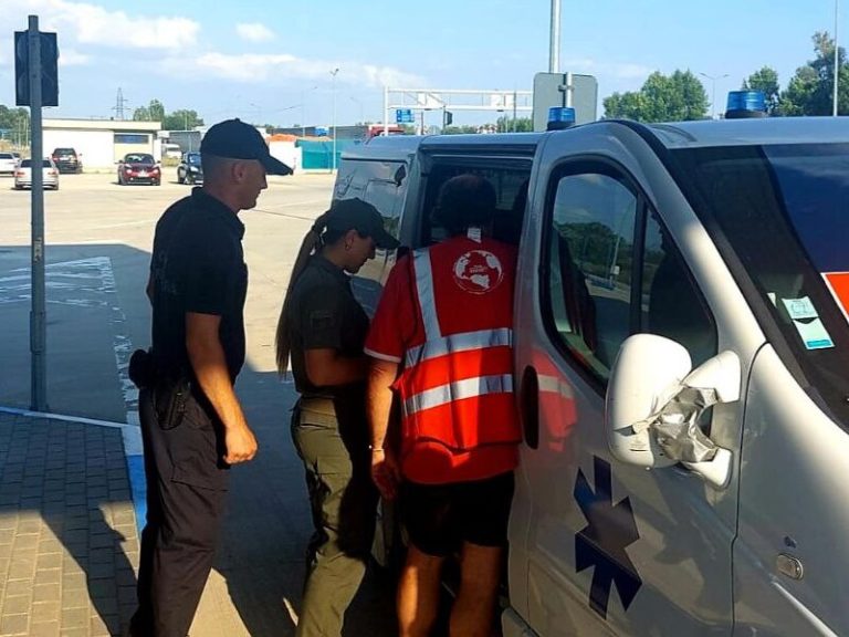 Раненую женщину из Николаева перевезли на лечение в Молдову