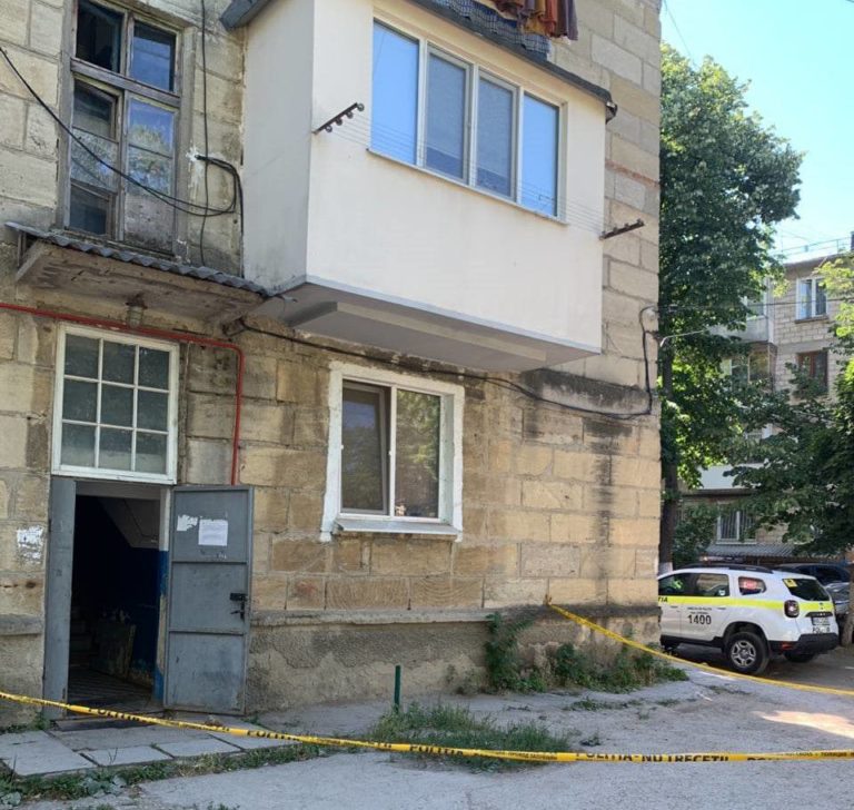 В Кишиневе погиб 24-летний парень: в его квартире взорвался снаряд