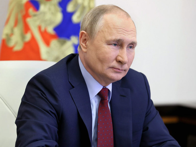 Местные депутаты из Петербурга призвали Госдуму выдвинуть Путину обвинение в госизмене из-за войны в Украине