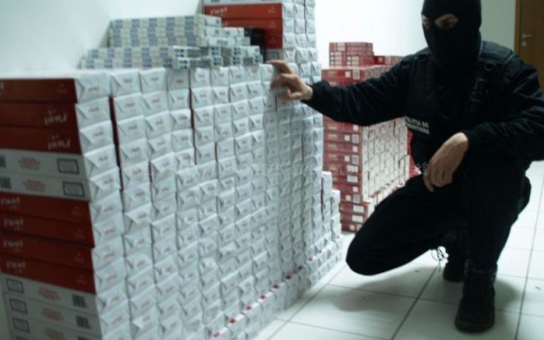 Минимум 4000 евро пограничникам за партию. Под суд за контрабанду сигарет из Молдовы отправятся 7 человек