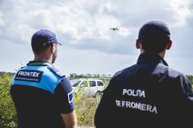 (ФОТО) Молдавские пограничники обучились управлению дронами у экспертов FRONTEX
