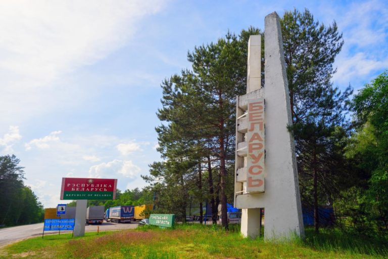 На военном аэродроме Беларуси, который контролируют россияне, прогремели взрывы