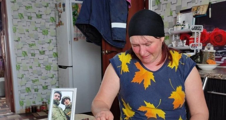 (ФОТО) Семьям российских солдат, погибших в Украине, присылают похоронки на советских бланках 1974 года