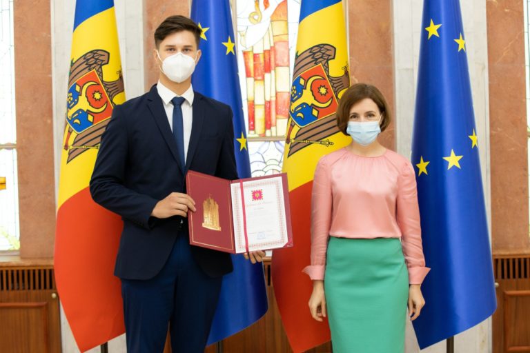 (ФОТО) Санду встретилась со студентами-олимпийцами