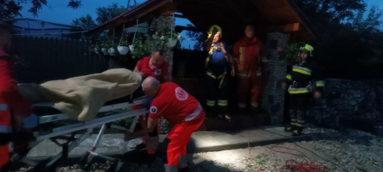 (Фото) В Оргеевском районе мужчина упал в 27-метровый колодец с водой, его спасли