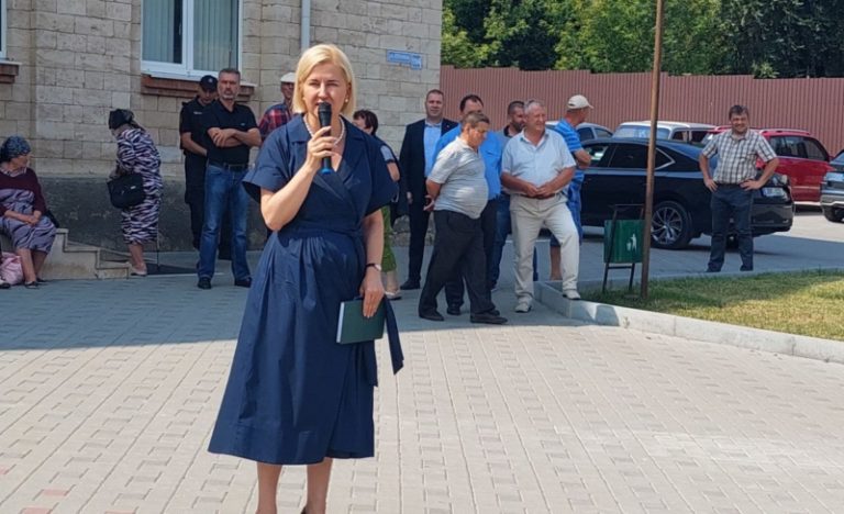 Митинг в Комрате: Ирина Влах тоже вышла к протестующим