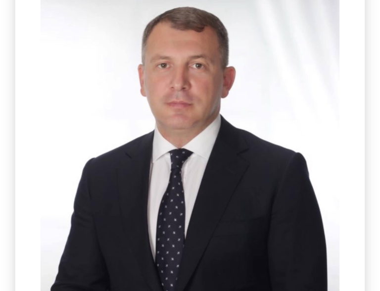 Экс-глава госагентства гражданской авиации в ответ на обыски в его доме пообещал раскрыть имена «заказчиков»