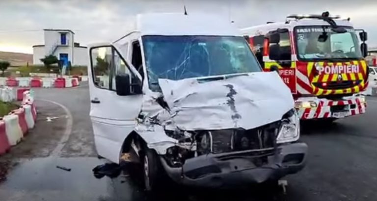 (ВИДЕО) В Яссах микроавтобус с гражданами Молдовы врезался в фургон, 9 человек в больнице