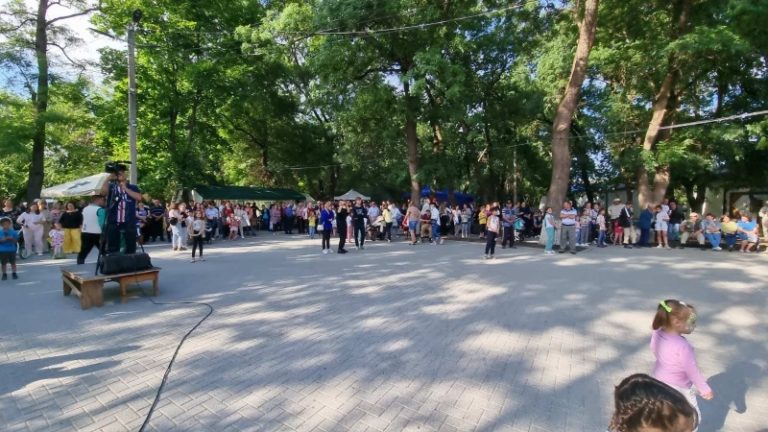 В Чадыр-Лунге устроят дискотеку для школьников и студентов