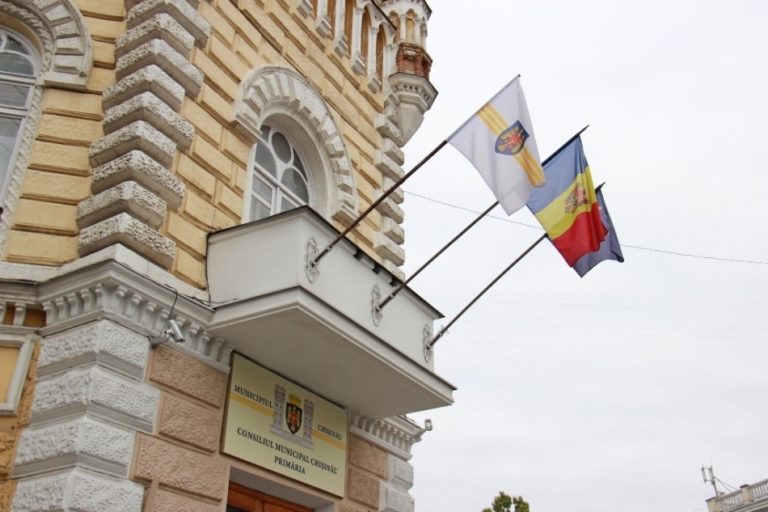 В Кишиневе на ликвидацию последствий вчерашнего урагана выделят 2,5 млн леев