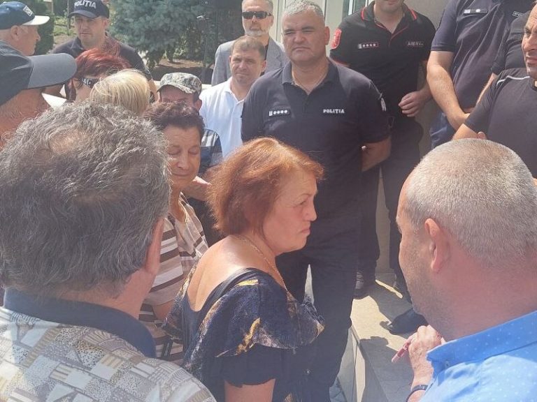 Протестующие в Комрате пенсионеры потребовали переизбрать весь состав Народного собрания Гагаузии