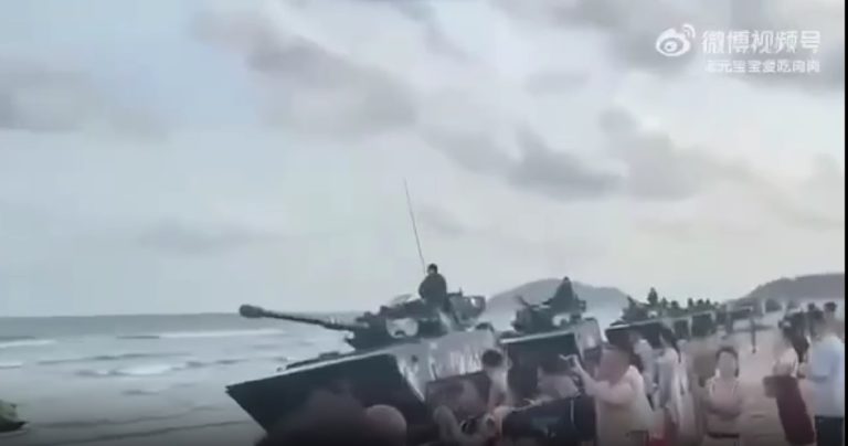 Китай готовит боевую технику, а Тайвань — бомбоубежища. Причина — возможный визит спикера Конгресса США