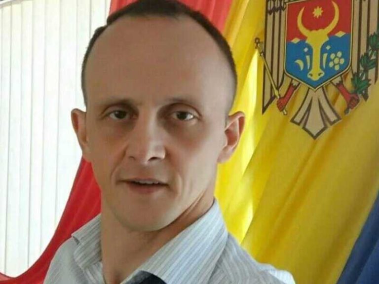 Кобольский поздравил с Limba noastră от имени мэрии Комрата. Советник: «Отсидевший 10 лет за воровство Кобольский – и есть лицо примарии»