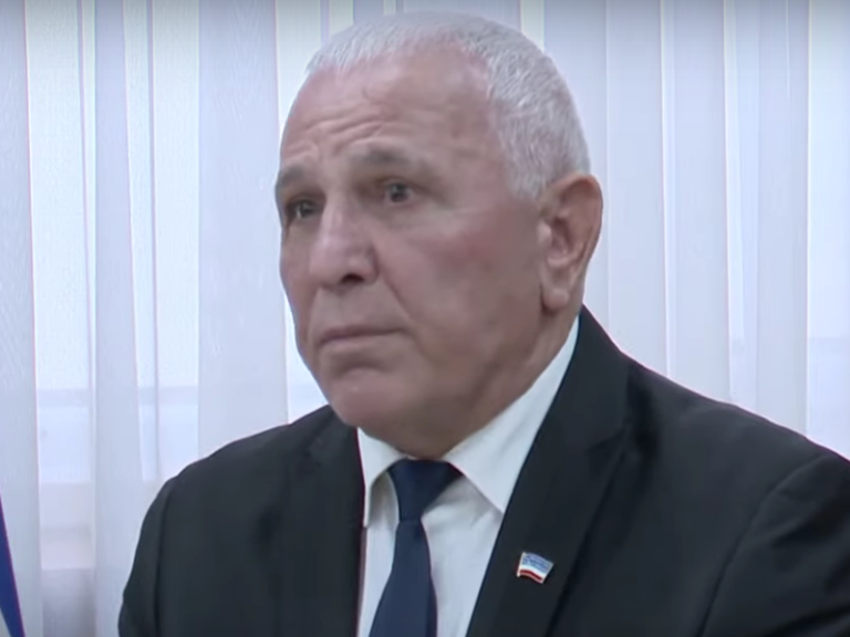Протаранил ЗиЛ и скрылся: спикера Народного собрания в соцсетях обвиняют в ДТП в Комрате