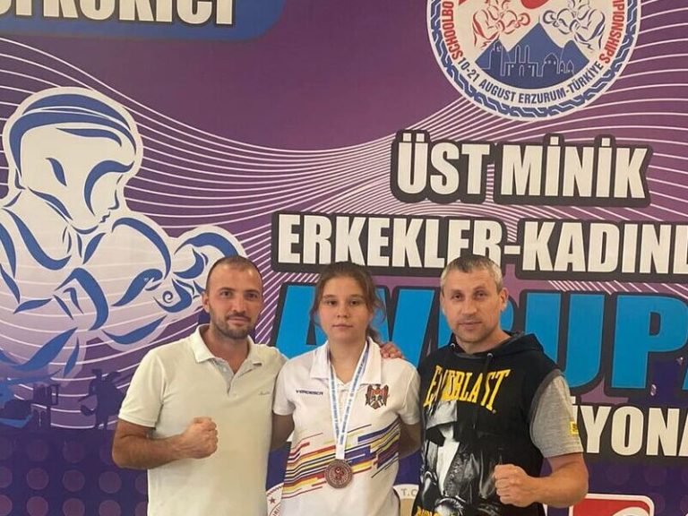 Спортсменка из Гагаузии завоевала бронзу на чемпионате Европы по боксу среди школьников